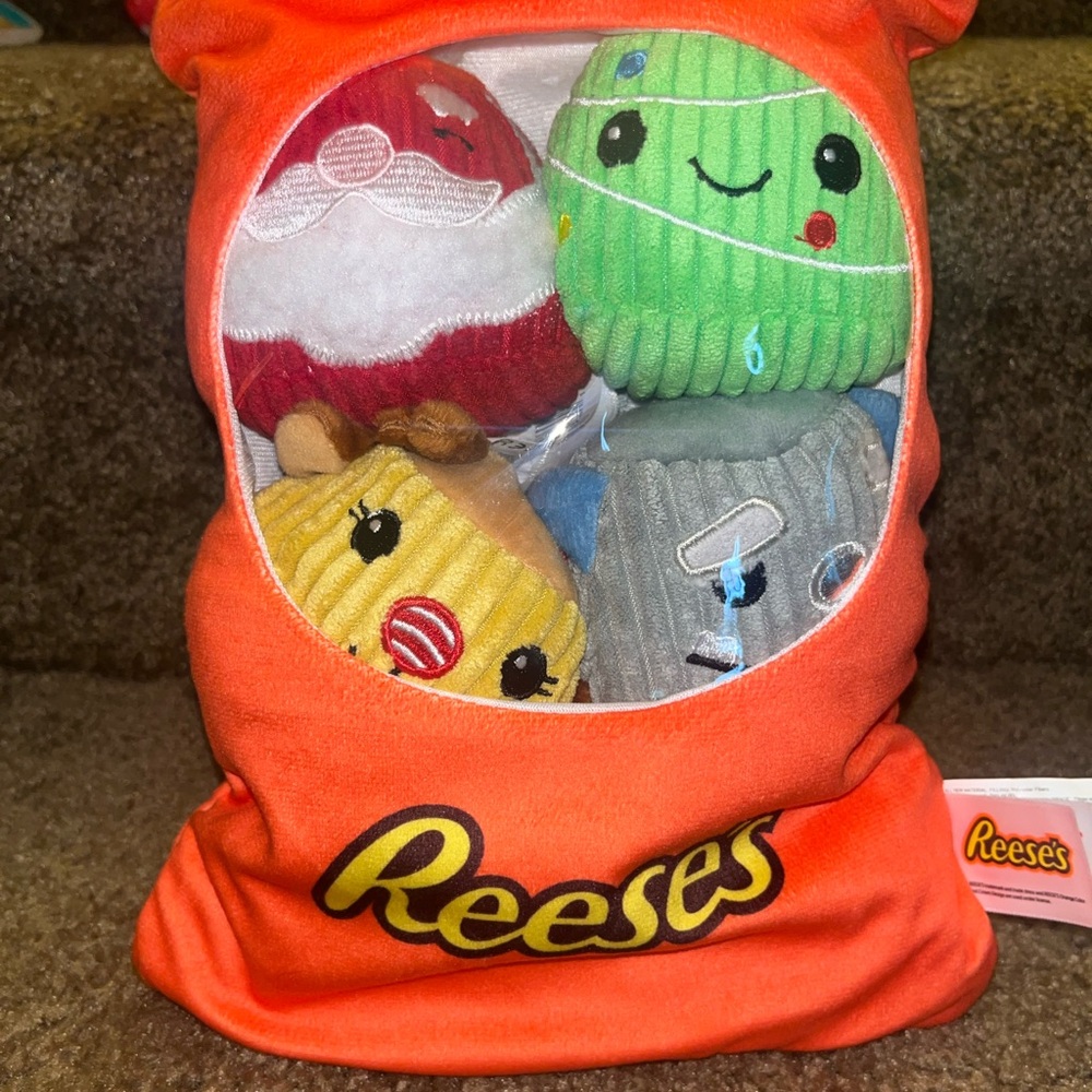 Reese's Plush Toy Holiday Set